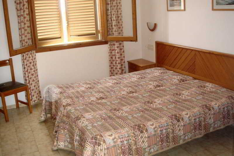 Apartamentos Bahia De San Antonio 객실 사진