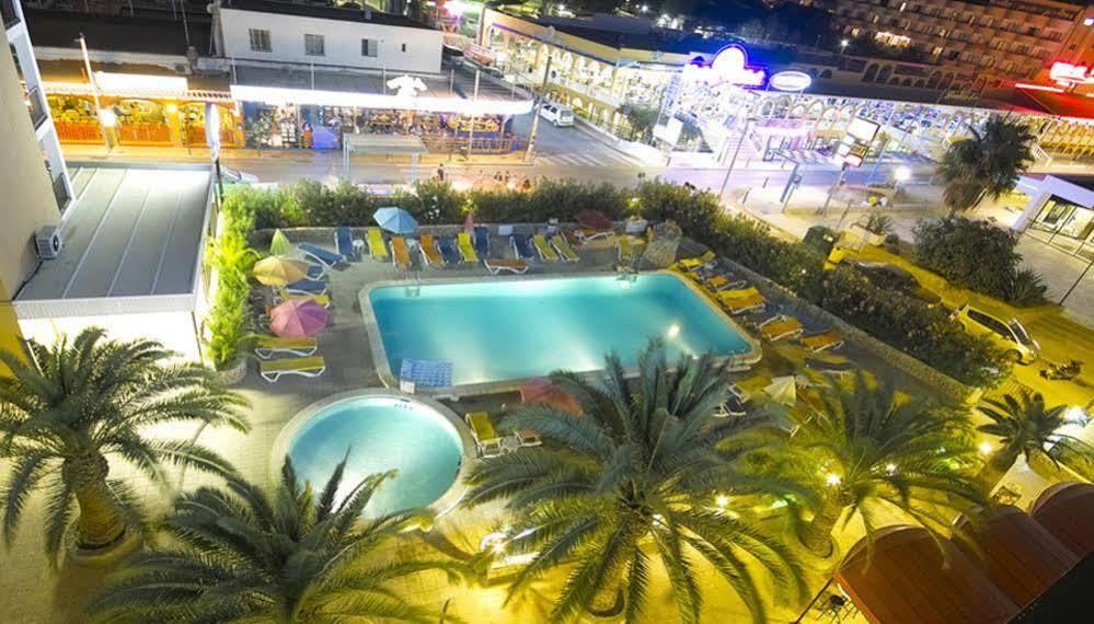 Apartamentos Bahia De San Antonio 외부 사진